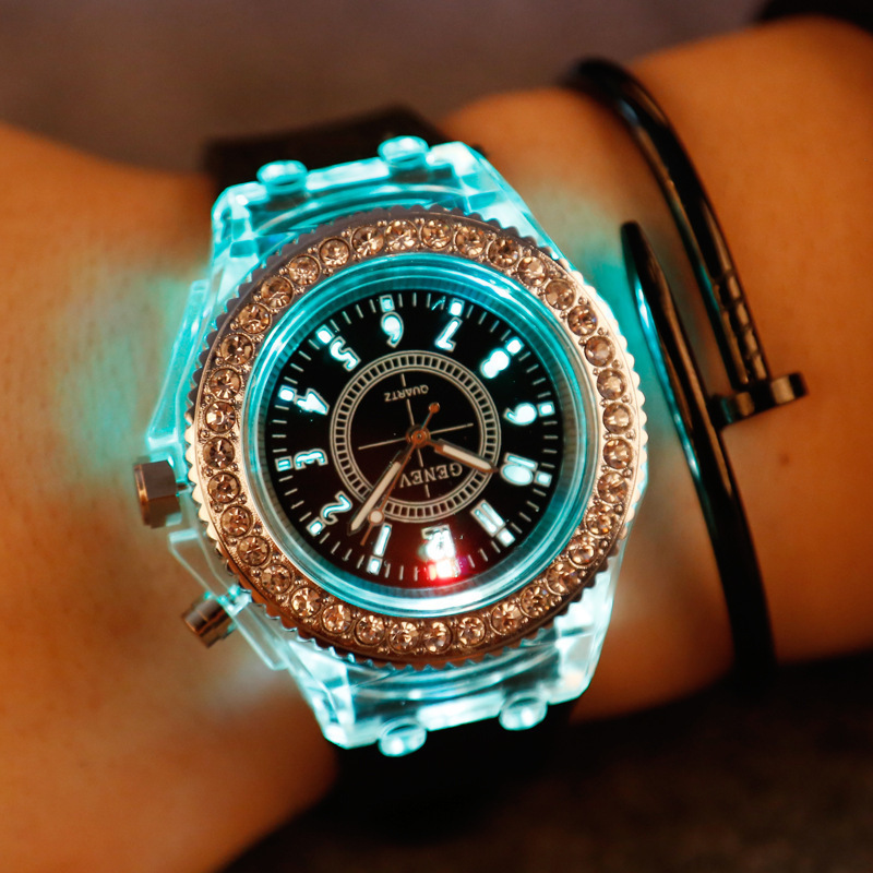 ساعة نسائية مضيئة شخصية المياه - مراجعة Jewelry Diamond Watches وسعره
