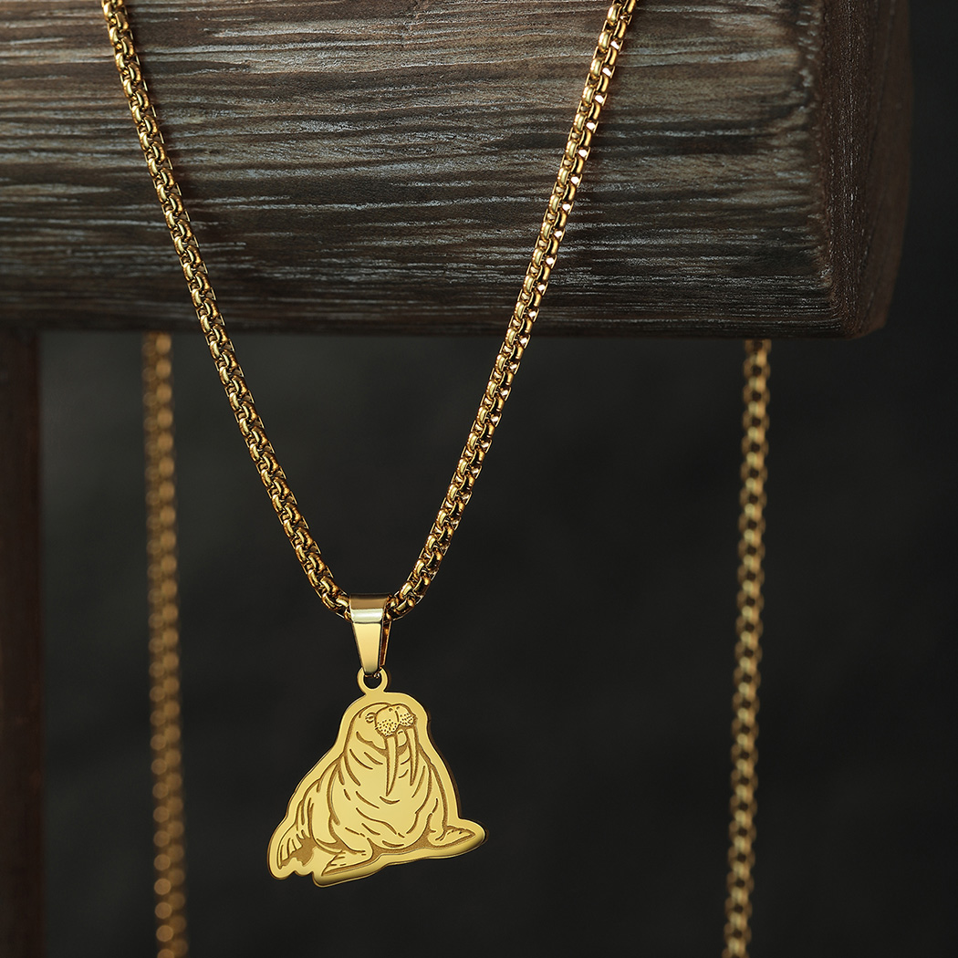 قلادات من الفولاذ المقاوم للصد - مراجعة Pacific Jewelry & Watches Los Angeles وسعره
