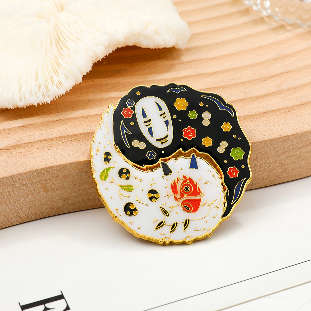 دبوس معدني أنمي غاندام، دبوس ت - مراجعة Vintage Brooch Pin وسعره